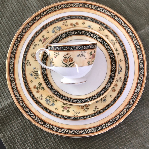 Wedgwood India 5 piece place setting. Dinnerware
